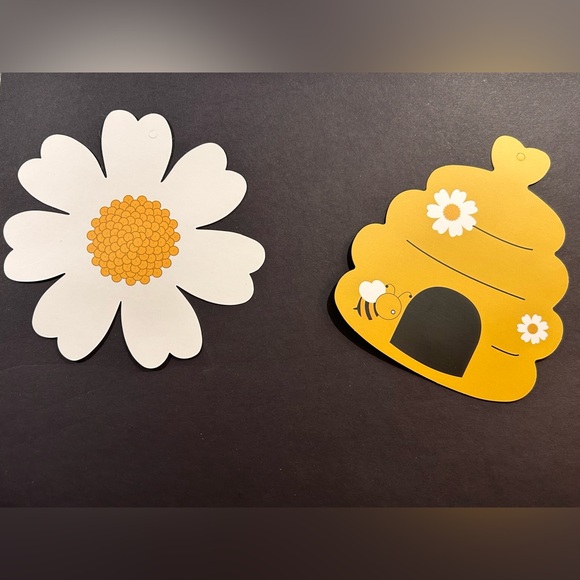 Bee-Themed Gender Reveal/Shower Decor - Picture 5 of 9